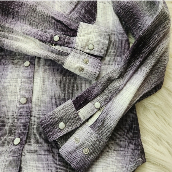 Girls- Tractr Button Up Plaid Shirt (Small) - Picture 6 of 8